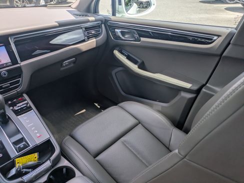 Used 2024 Porsche Macan AWD/4WD image 16
