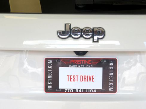 Used 2017 Jeep Grand Cherokee Laredo image 61