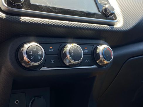 New 2025 Nissan Kicks Play S image 28