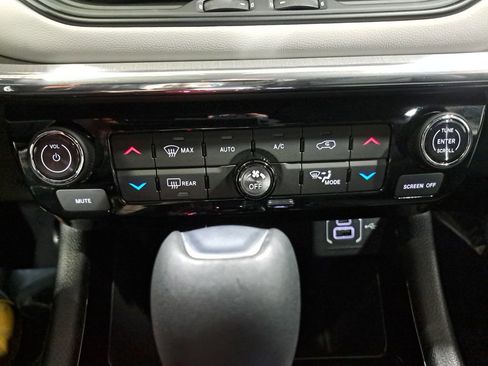 Certified 2024 Jeep Compass Limited image 20