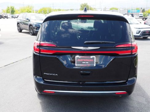 Used 2024 Chrysler Pacifica Touring-L FWD image 6