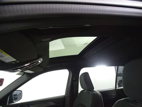 New 2025 Jeep Grand Cherokee L Laredo image 23