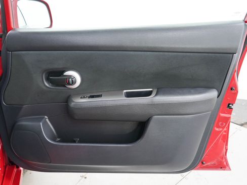 Used 2011 Nissan Versa Hatchback w/ Premium Pkg FWD image 11