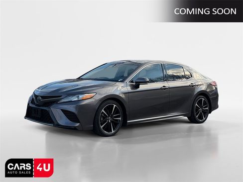 Used 2020 Toyota Camry XSE image 3