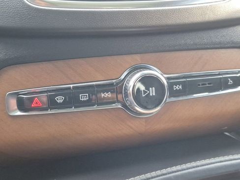 Used 2017 Volvo XC90 T8 Inscription w/ Vision Package image 24