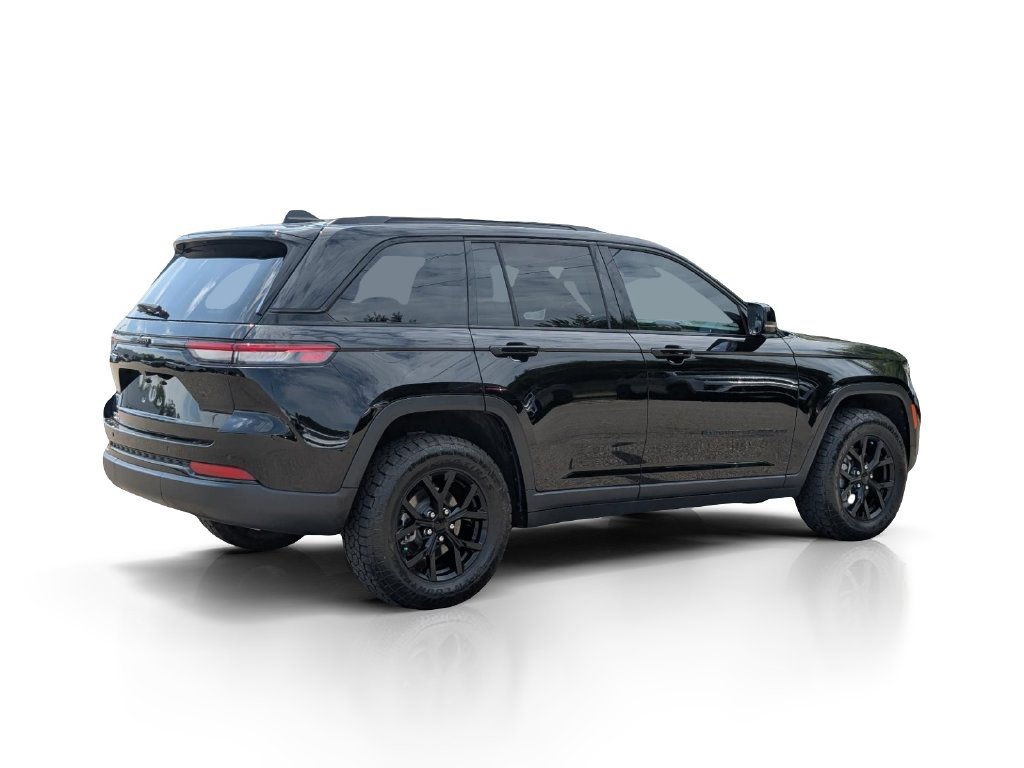 Used 2025 Jeep Grand Cherokee Altitude RWD image 7