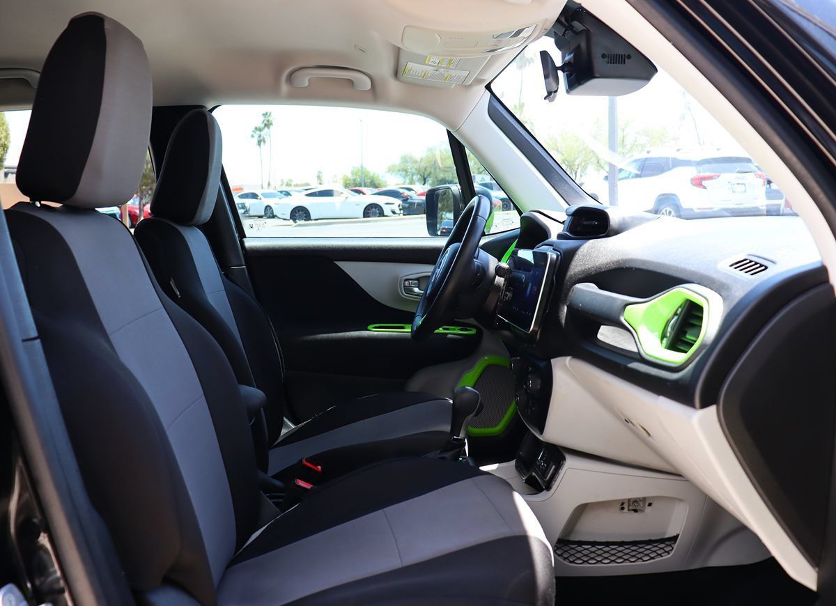 Used 2018 Jeep Renegade Latitude FWD image 35