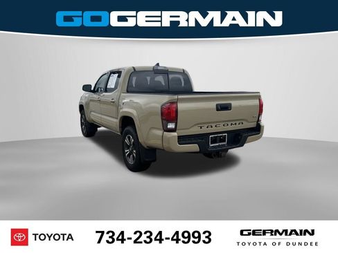 Used 2018 Toyota Tacoma TRD Sport AWD/4WD image 10