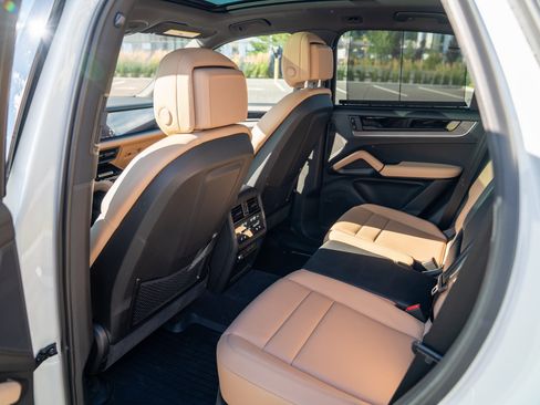 Certified 2026 Porsche Cayenne AWD/4WD image 22