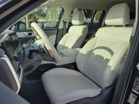 Used 2025 Hyundai Santa Fe SEL image 16