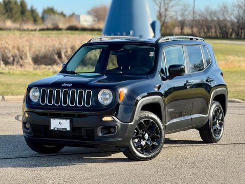 Used 2016 Jeep Renegade Latitude image 2