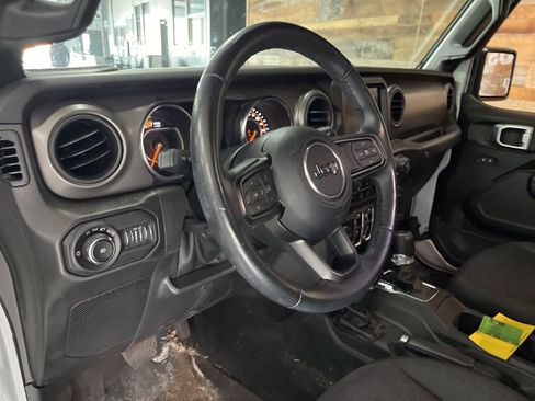 Used 2022 Jeep Wrangler Unlimited Sport image 2