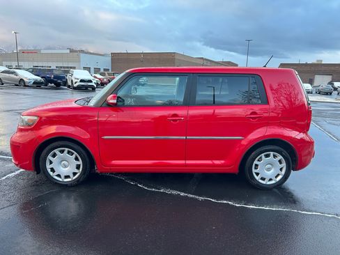 Used 2009 Scion xB image 2