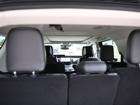 New 2027 Ford Expedition Platinum RWD image 13