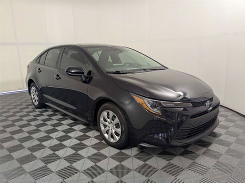 Certified 2023 Toyota Corolla LE FWD image 3