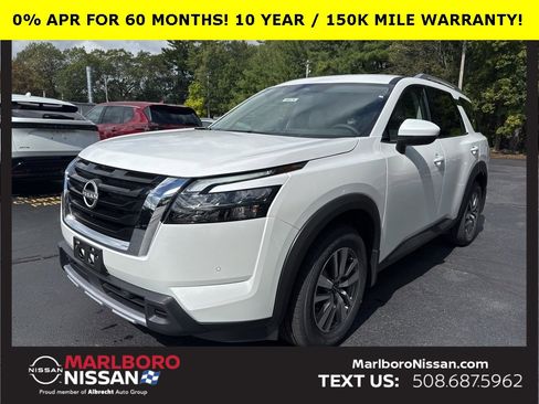 New 2025 Nissan Pathfinder SL image 3