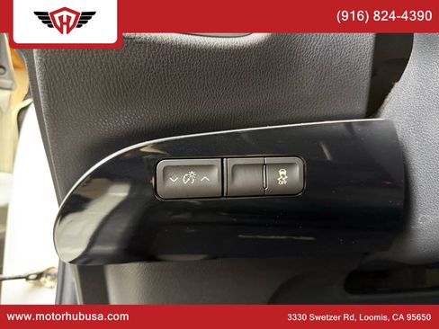 Used 2016 Toyota Prius Three image 38