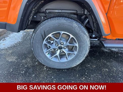 New 2025 Jeep Gladiator Sport image 13