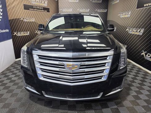 Used 2017 Cadillac Escalade Platinum RWD image 3