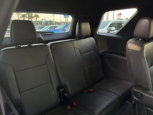 Used 2023 Chevrolet Traverse LT w/ LT Premium Package image 11