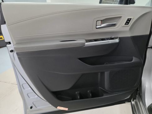 Used 2022 Toyota Sienna Limited AWD/4WD image 26