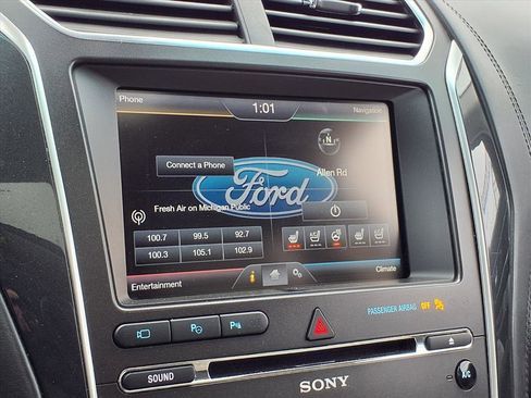 Used 2016 Ford Explorer Platinum image 14