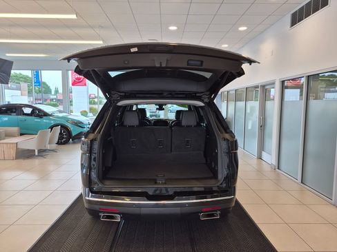 Used 2021 Chevrolet Traverse High Country AWD/4WD image 8