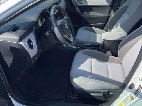Used 2018 Toyota Corolla LE FWD image 3