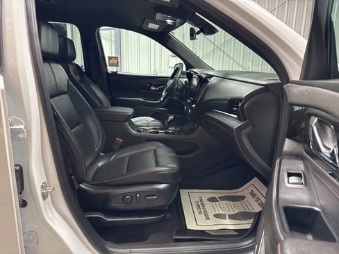 Used 2023 Chevrolet Traverse RS FWD image 25