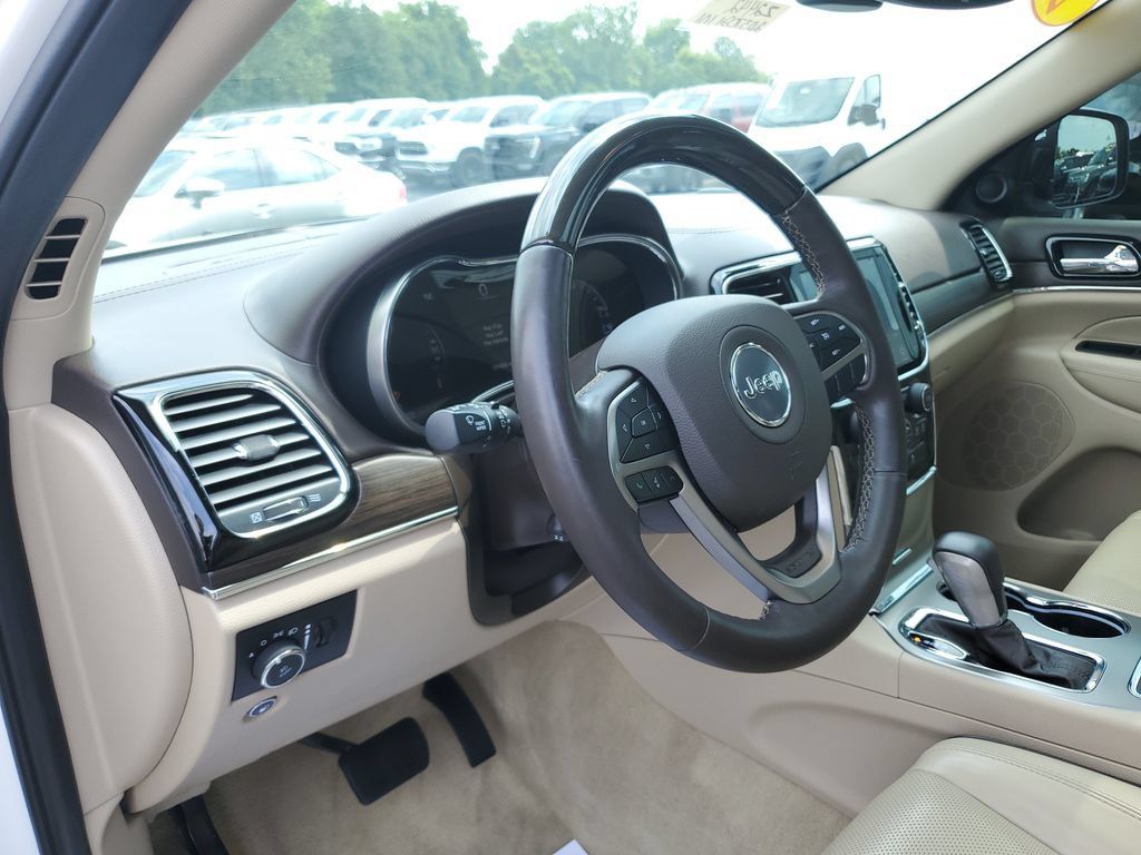 Used 2020 Jeep Grand Cherokee Overland AWD/4WD image 19