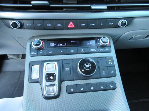 Used 2023 Hyundai Palisade SEL w/ Premium Package image 25