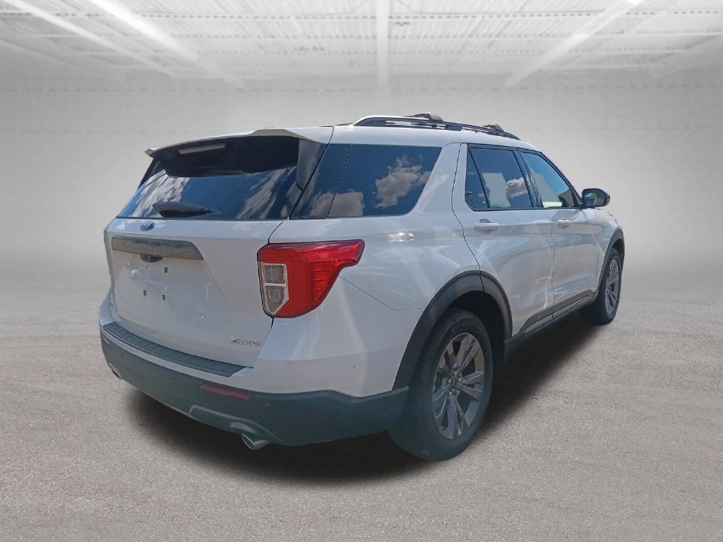 Used 2024 Ford Explorer XLT w/ Equipment Group 202A AWD/4WD image 5