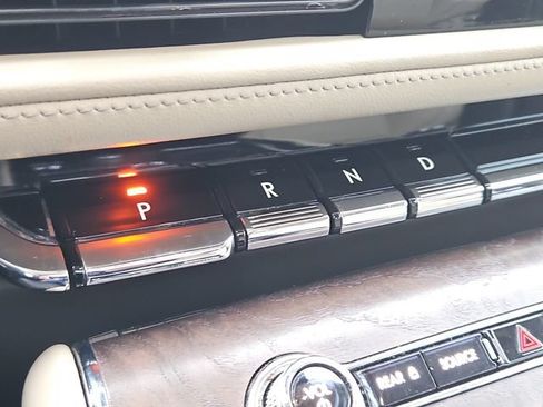 Used 2021 Lincoln Aviator Reserve w/ Equipment Group 201A RWD image 20