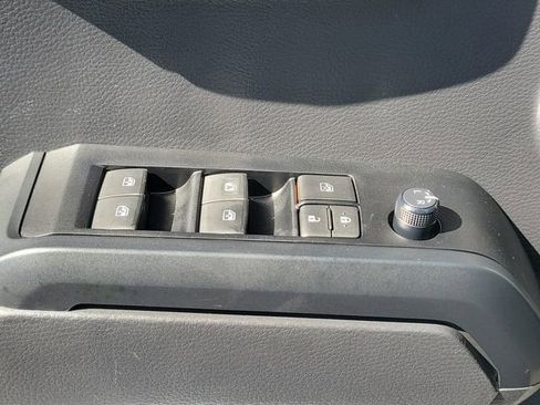 Used 2022 Toyota Tacoma SR AWD/4WD image 31