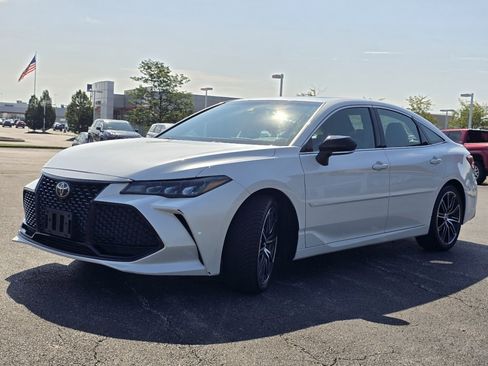 Certified 2019 Toyota Avalon XSE w/ All Weather Liner Package FWD image 12