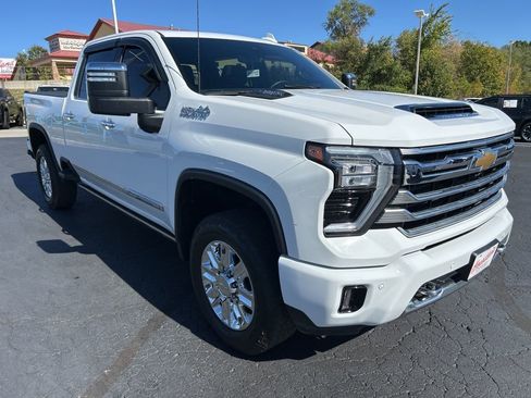 Used 2024 Chevrolet Silverado 2500 High Country w/ High Country Premium Package image 4