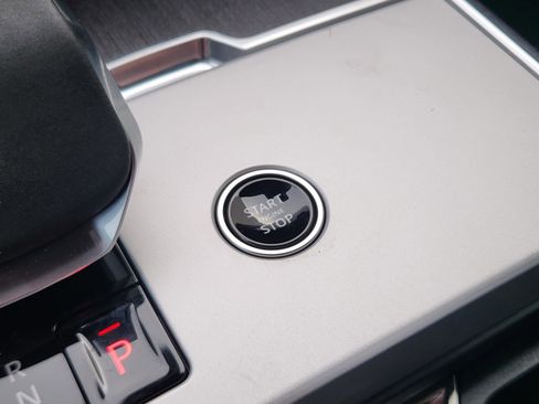 New 2025 Land Rover Range Rover SE image 16