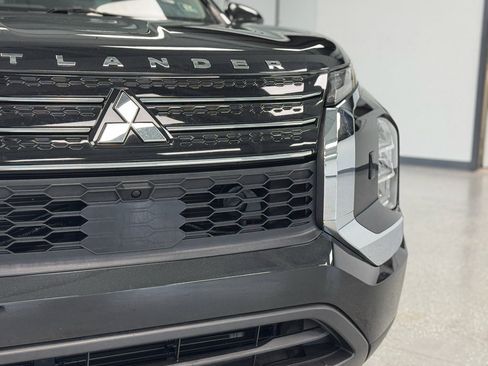 Used 2023 Mitsubishi Outlander ES AWD/4WD image 11