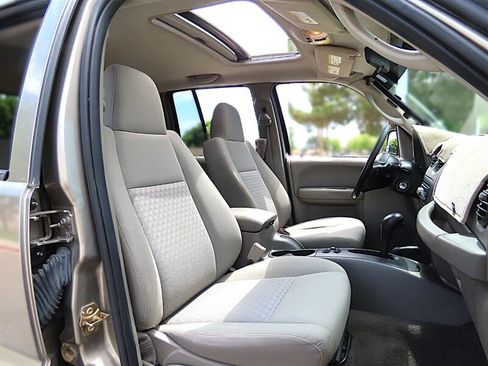 Used 2006 Jeep Liberty Sport AWD/4WD image 23