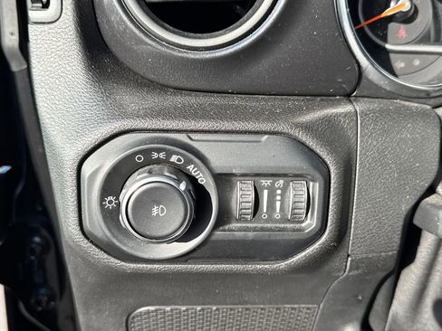 Used 2021 Jeep Wrangler Unlimited Sport image 28