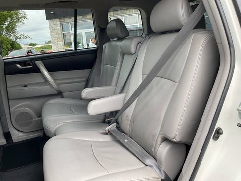 Used 2012 Toyota Highlander SE w/ Tow Pkg AWD/4WD image 28