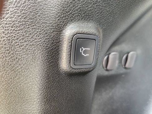 Used 2019 Jeep Cherokee Trailhawk AWD/4WD image 20