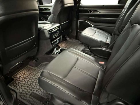 Used 2024 Jeep Wagoneer L Series II w/ Convenience Group I image 17