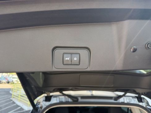 Used 2025 Nissan Rogue SV FWD image 23