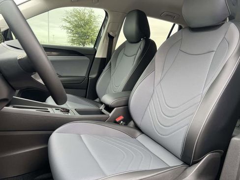 New 2026 Volkswagen Tiguan SE image 11