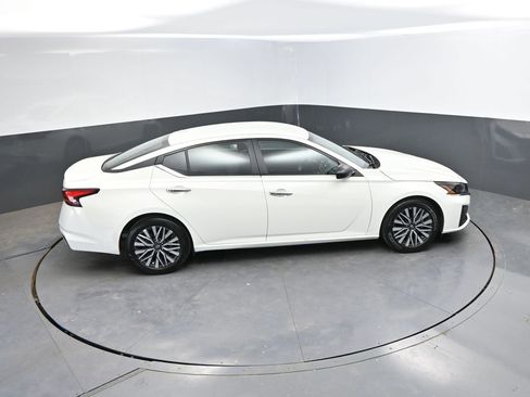 Used 2025 Nissan Altima 2.5 SV FWD image 28