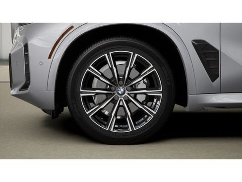 New 2026 BMW X5 xDrive40i w/ M Sport Package AWD/4WD image 7