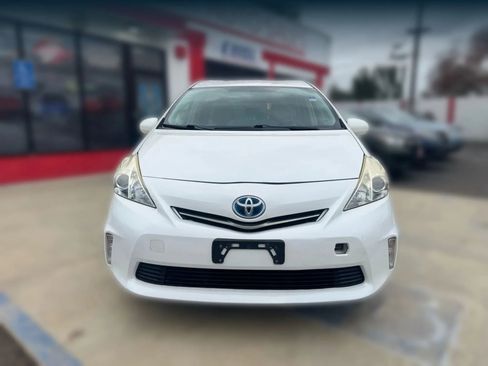 Used 2014 Toyota Prius V Two image 2