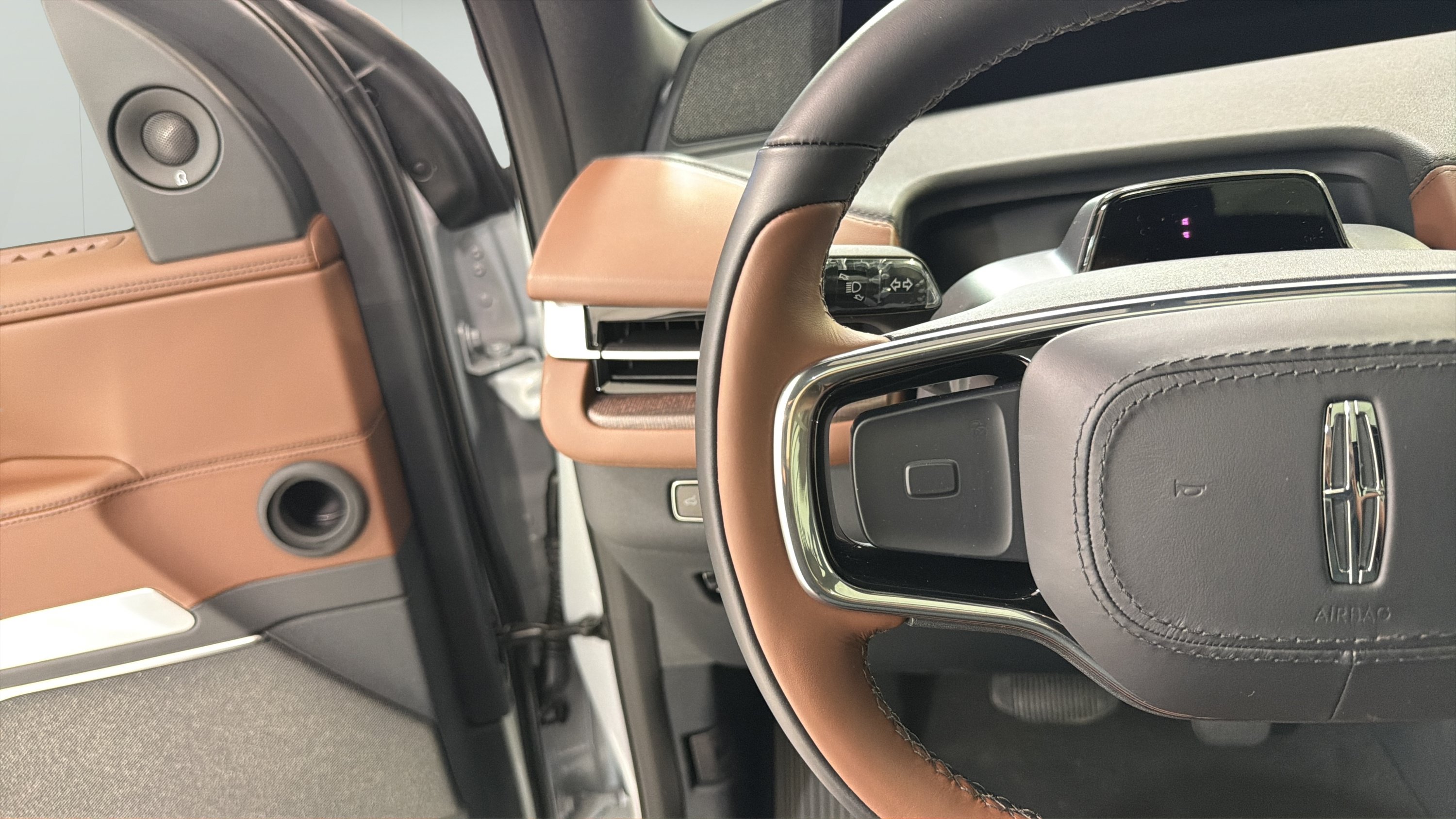 New 2026 Lincoln Navigator Reserve AWD/4WD image 13