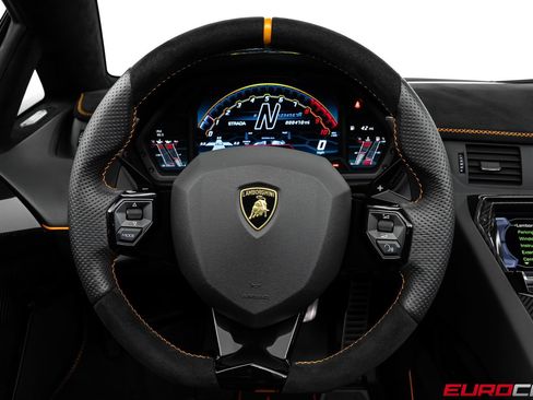 Used 2021 Lamborghini Aventador SVJ AWD/4WD image 38